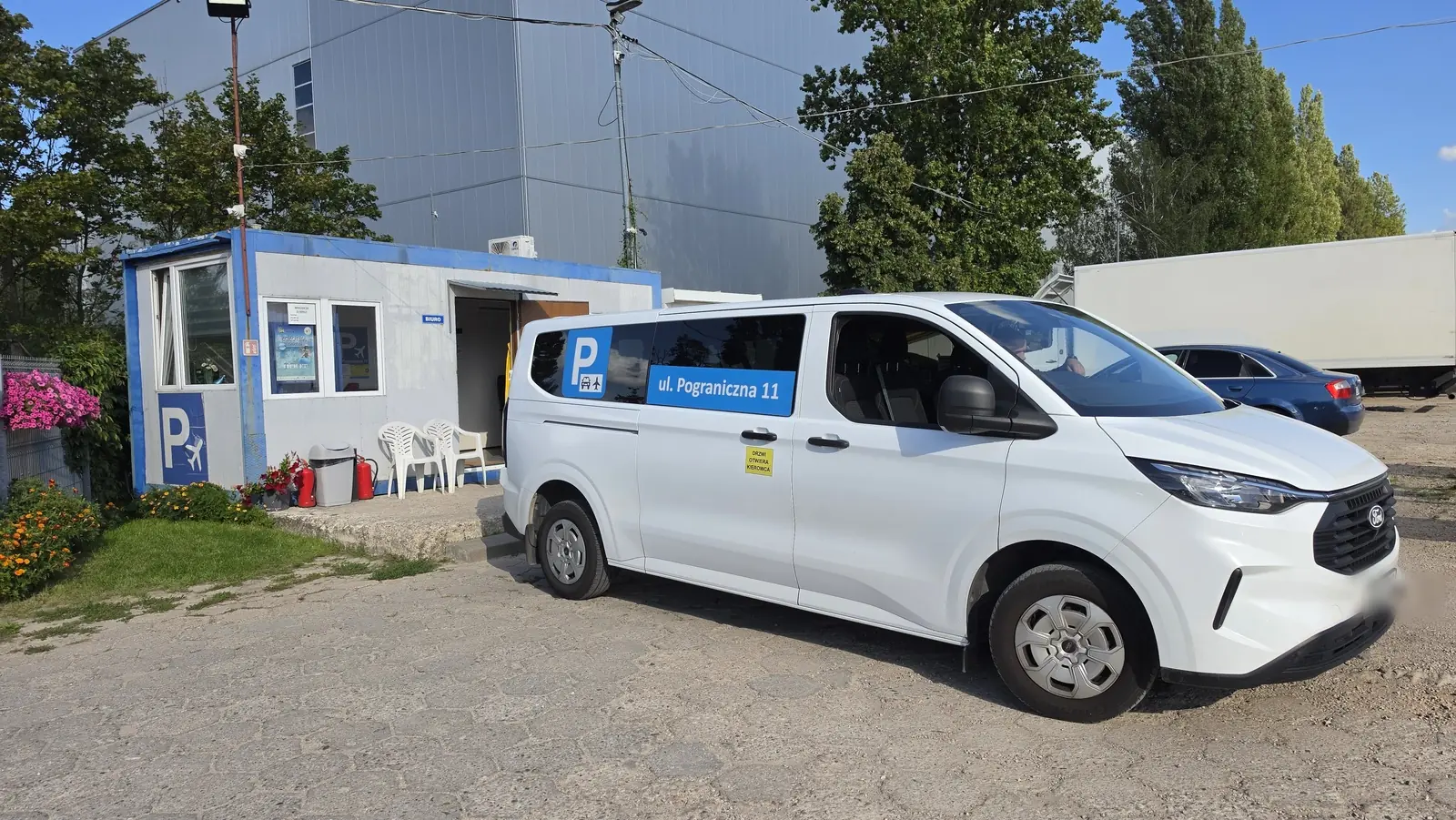 Parkuj Lec air-conditioned shuttle van at the car park office, ul. Pograniczna 11 in Warsaw